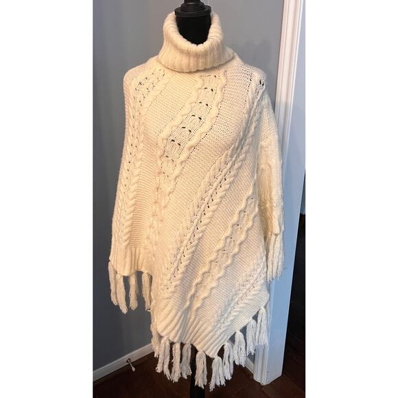 NWT World Market cream knit poncho w/ fringe. One sz fits most.‎ Acrylic blend. - Picture 1 of 9